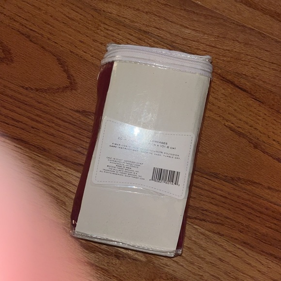 EASY CARE KING PILLOWCASES. - Picture 2 of 4